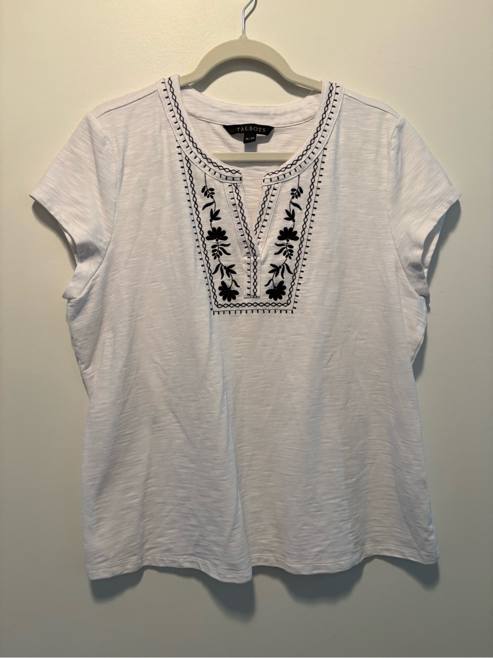 🍁SOLD🍁
Talbots Top T-Shirt White with Black Embroidery Cap Sleeve V-Neck